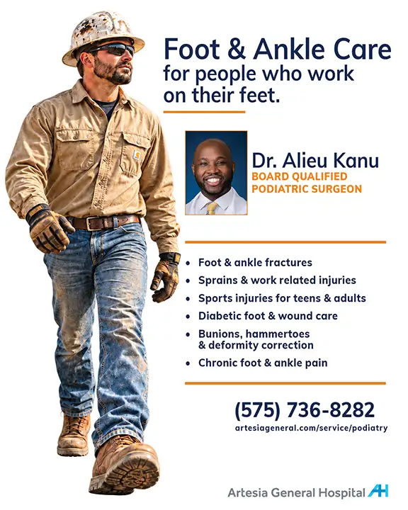 Anuncio de servicios de podiatría con el Dr. Alieu Kanu en Artesia General Hospital. Llame al 575-736-8282.