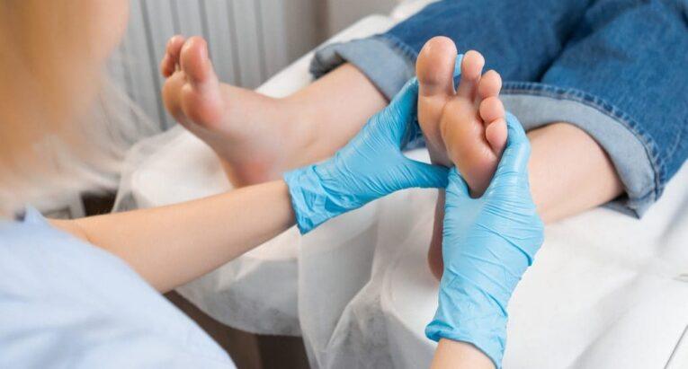 5 Signs You Should See a Podiatrist -Podiatry Artesia General Hospital Dr. JENNIFER CHOW, DPM